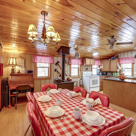Pet-Friendly Irons Cottage About 4 Mi To Sand Lake! Bagian luar foto