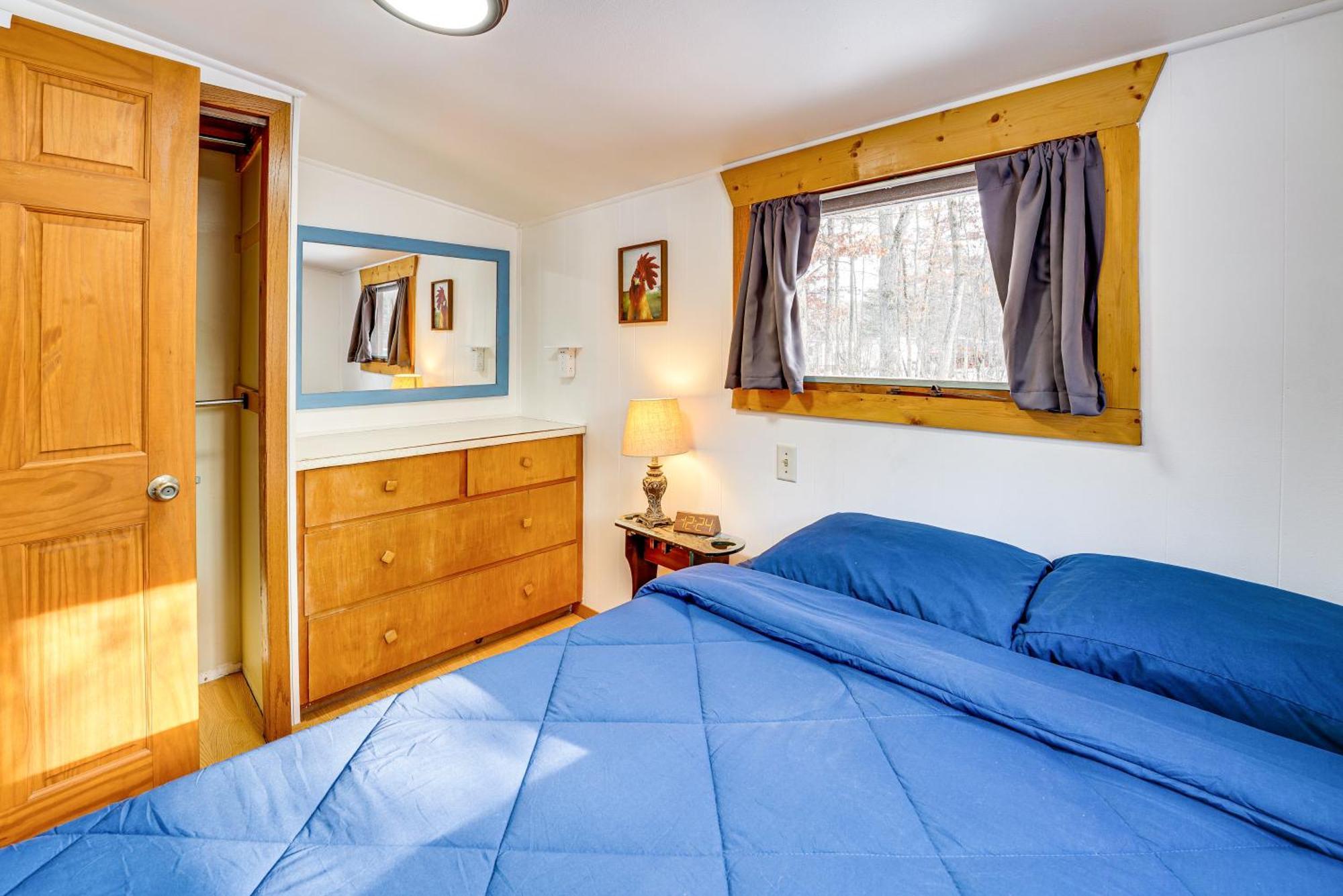 Pet-Friendly Irons Cottage About 4 Mi To Sand Lake! Bagian luar foto